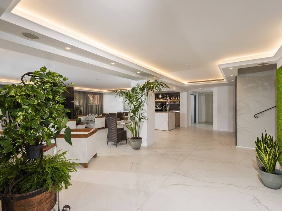 32-inch LCD TV with digital channels, TV