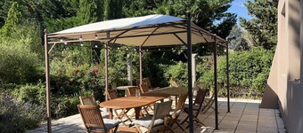 Air-conditioned family home with swimming pool, near L'Isle-sur-la-Sorgue 