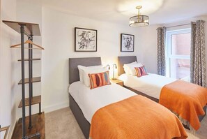 4 quartos, ferros/tábuas de passar roupa, Wi-Fi, roupa de cama