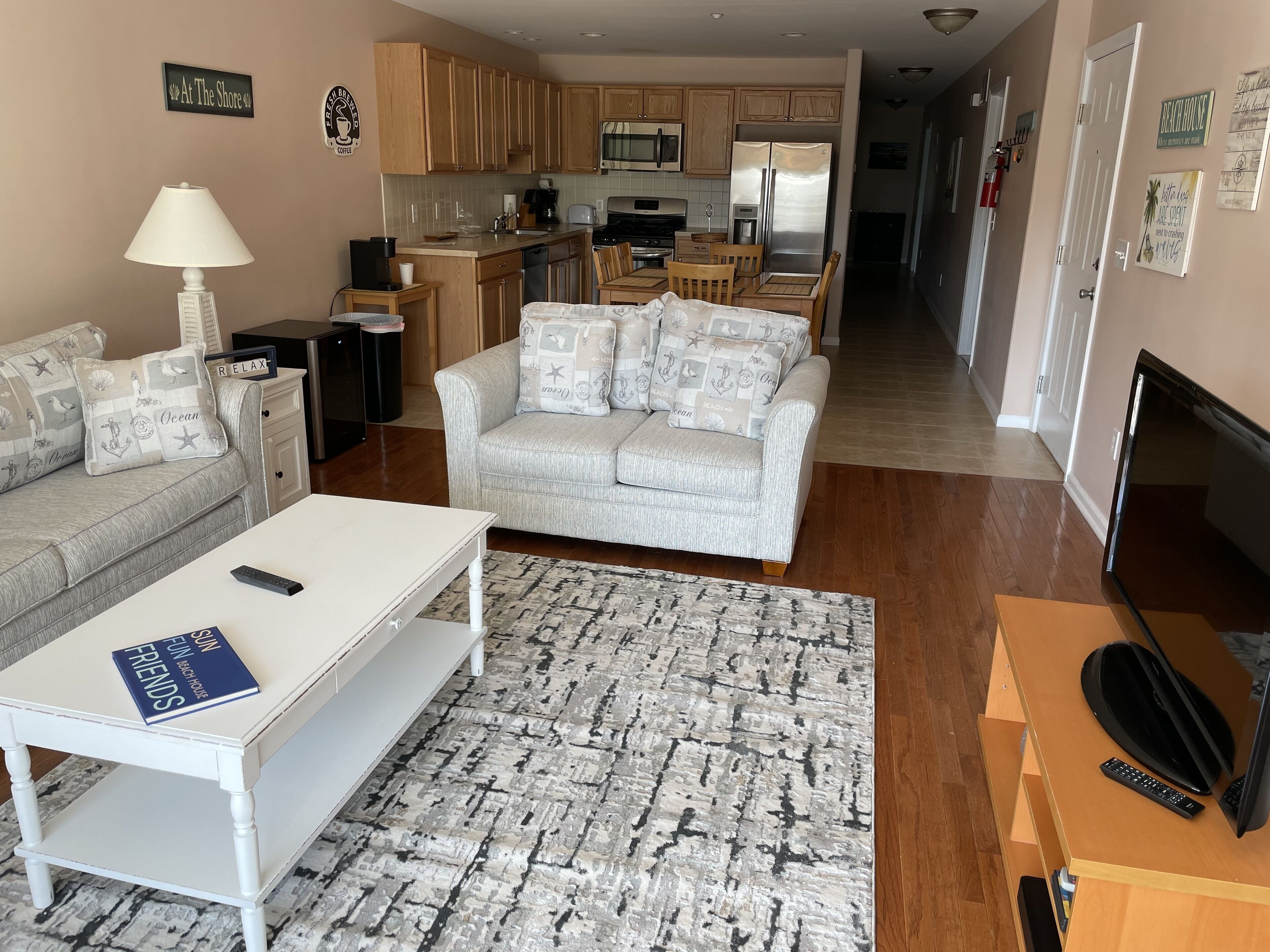 BOOK 2024 TODAY! BEACH-SHOWER-HAPPY HOUR-REPEAT!1 BLOCK 2 BEACH/BOARDS/CONV CNT!