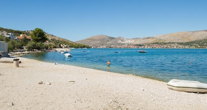 Stanka 2, 60 m from the beach in Mastrinka, Trogir