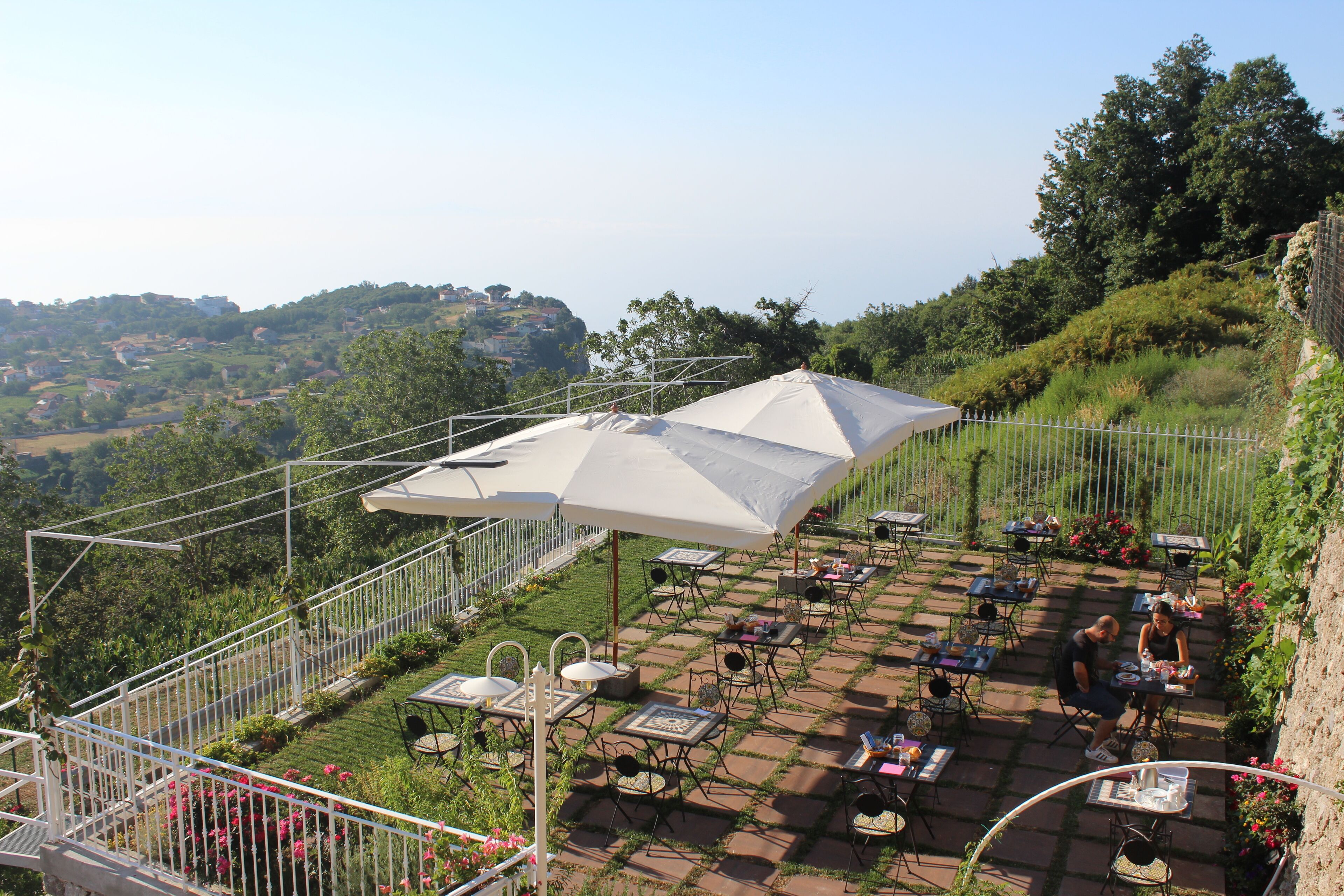 Petit déjeuner buffet (10 EUR par personne)