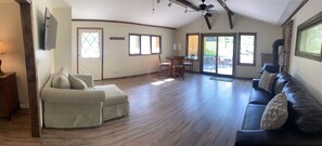 TV - Country Cottage Finger Lakes Region Destination Getaway (LaFayette)