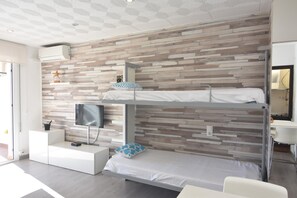 Tabla de planchar con plancha y wifi