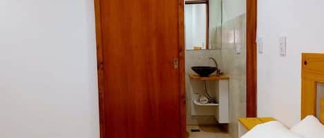 Quarto casal clássico | Banheiro | Chuveiro/banheira combinados, banheira de hidromassagem