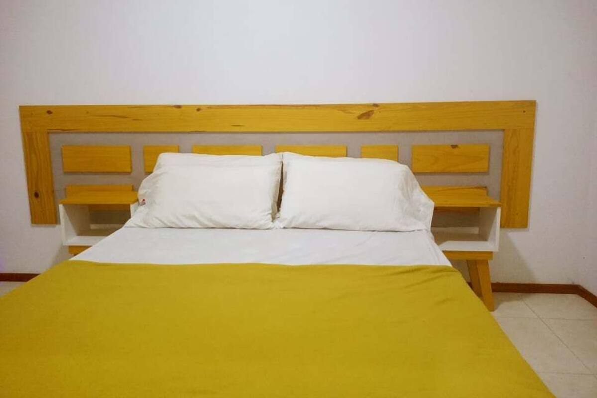 Suite estudio superior | Minibar, decoración personalizada, muebles diferentes y wifi gratis