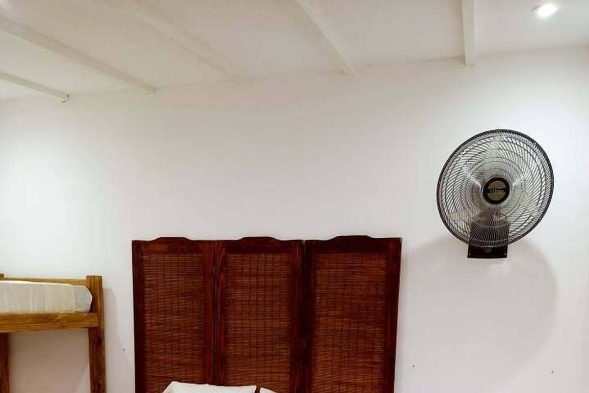 Habitación cuádruple familiar | Minibar, decoración personalizada, muebles diferentes y wifi gratis