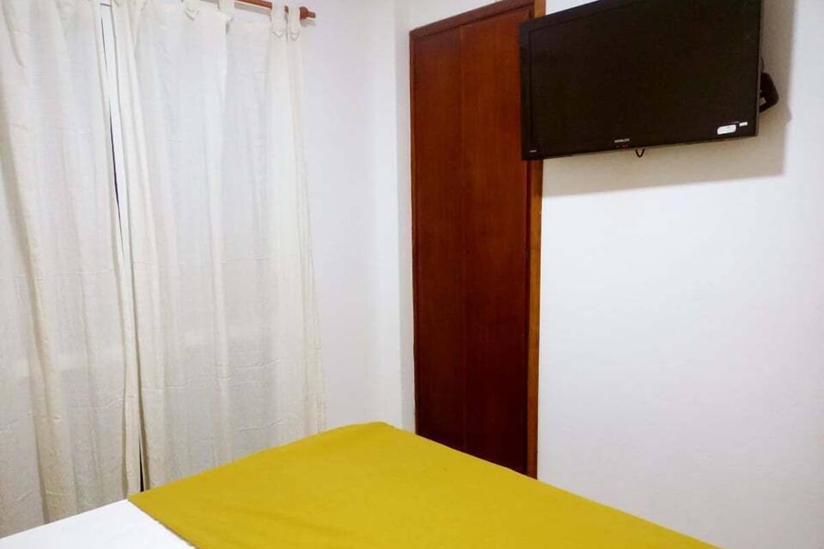 Estudio básico | Minibar, decoración personalizada, muebles diferentes y wifi gratis