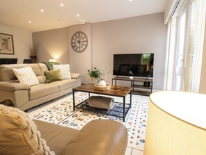 Smart TV - School Path Ironbridge Home with Rear Terrace (Ironbridge)