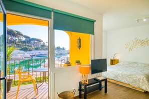 Fer et planche à repasser, Wi-Fi gratuit, draps fournis