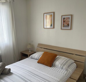 3 slaapkamers, reisbedje, wifi, beddengoed