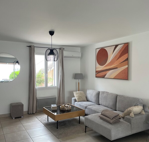 TV - Villa Lisa - piscine chauffée (L'Isle-sur-la-Sorgue)