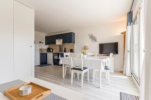 Interior - 3* Walking distance: 5 minutes from the golf course, sea and shops. Everything can be done on foot (Pornic)