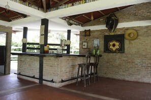 Bar (on property) - Dulce Como la Caña / Sweet Like Sugar Cane (Rozo)