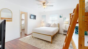 Unclassified image, 4 of 41, button - In Town, Ample Parking, Swing set for Kids, Pet Friendly (Port Aransas)