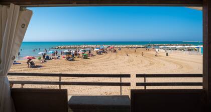 Talete, apartment in the centre of Marina di Ragusa and 40 mt from the beach