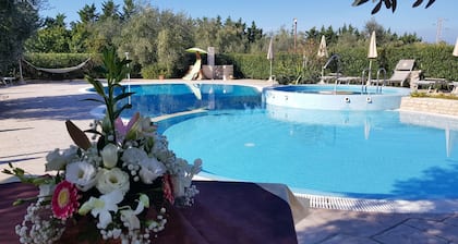 Three-room apartment 4 beds on the ground floor with private garden of about 150 square meters with barbecue and sun loungers.