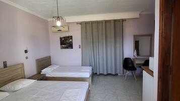 Chambre Triple Standard | Coffres-forts dans les chambres, fer et planche Ă repasser