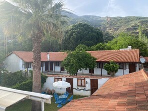 Vista frontal de la propiedad