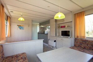 Téléviseur connecté, table de ping-pong