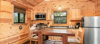 Starry Night | Romantic Hill Country Cabin, Hot Tub, Full Kitchen, Pet Friendly w/ fee