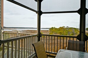 Interior - Perfectly Located 3-bed townhouse end unit near Fenwick Island Beach! Wifi Available, Pool, Close to the Beach and restaurants! (Fenwick Island)