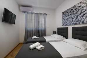 2 Schlafzimmer, Zimmersafe, Bügeleisen/Bügelbrett, Reisekinderbett