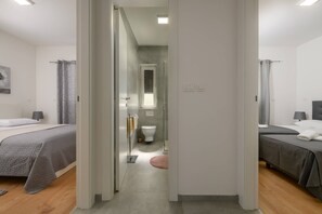 2 Schlafzimmer, Zimmersafe, Bügeleisen/Bügelbrett, Reisekinderbett