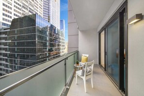 Unclassified image, 2 of 24, button