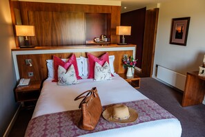 Course Facing Double | Desk, laptop workspace, free WiFi, bed sheets - Lanhydrock Hotel and Golf Club (Bodmin)