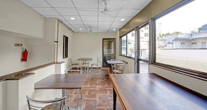 Itsy Hotels Aakash,100 Mts From Sardar Patel Stadium