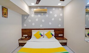 Desk, iron/ironing board - Itsy Hotels Aakash,100 Mts From Sardar Patel Stadium (Ahmedabad)