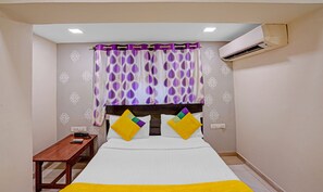 Deluxe Room | Desk, iron/ironing board - Itsy Hotels Aakash,100 Mts From Sardar Patel Stadium (Ahmedabad)
