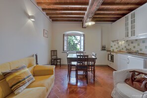 Fernseher, Tischtennisplatte