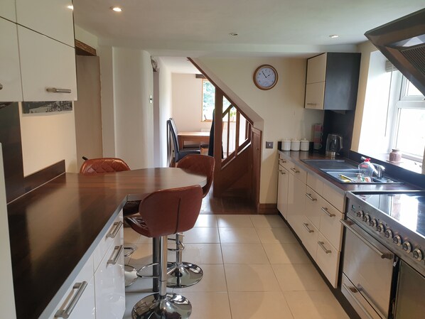 Cottage | Dapur pribadi | Lemari es, microwave, oven, dan kompor