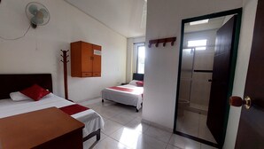 Family Room | Desk, laptop workspace, WiFi (free), individually decorated - HOTEL LIDERATO (Paramo)