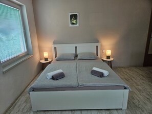 1 habitación, wifi y ropa de cama