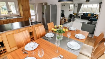 Casa de campo | Cocina privada | Frigorífico, microondas, lavavajillas y utensilios de cocina