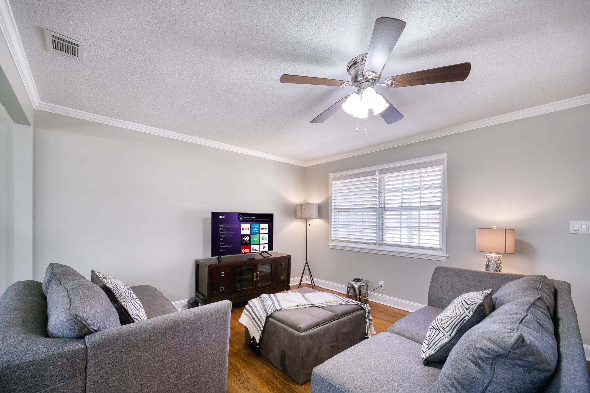 ❤★4 bedroom home next to NAS Jax, Pet friendly, Wifi, grill, fenced backyard, 20