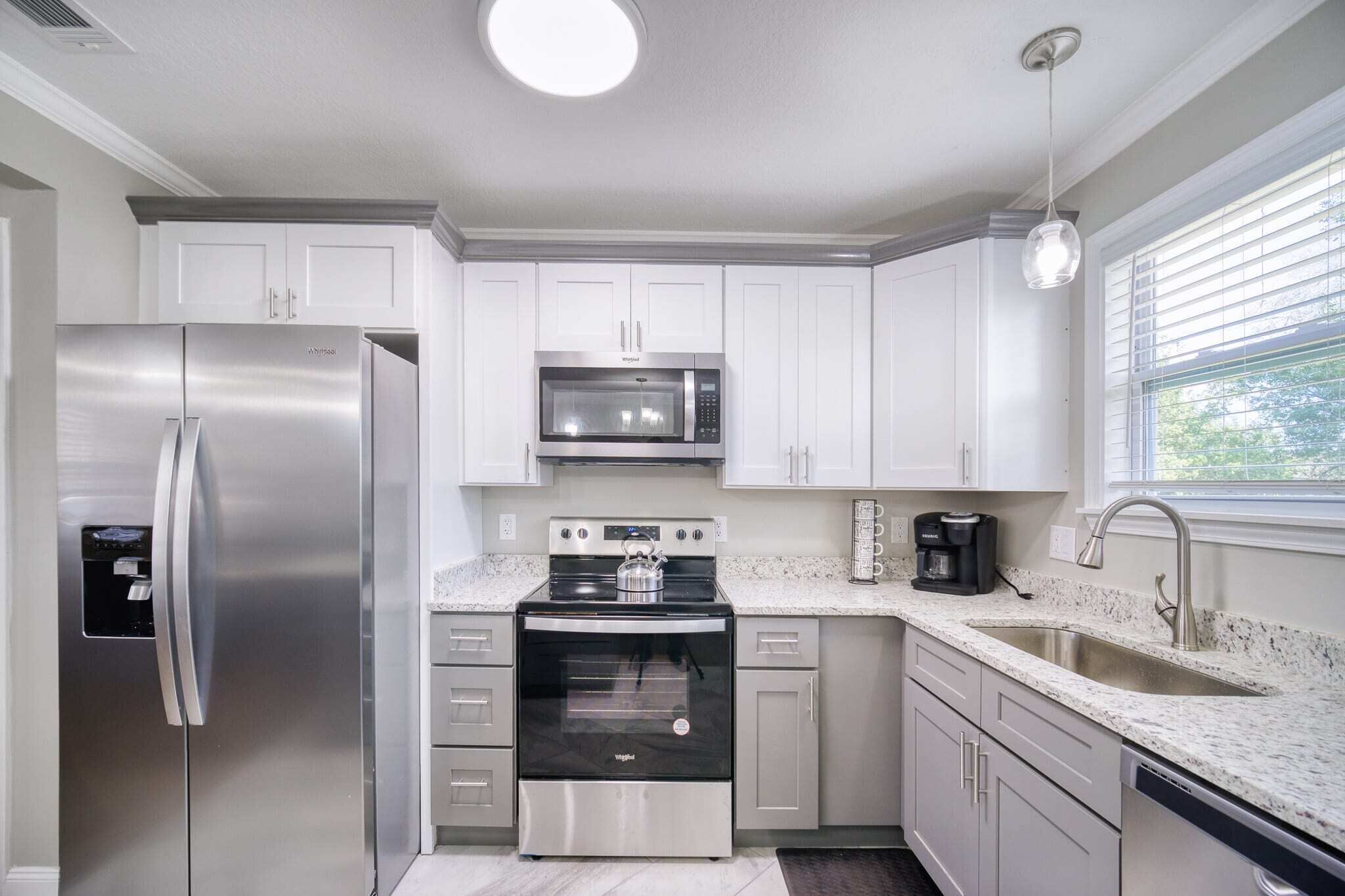 ❤★4 bedroom home next to NAS Jax, Pet friendly, Wifi, grill, fenced backyard, 20