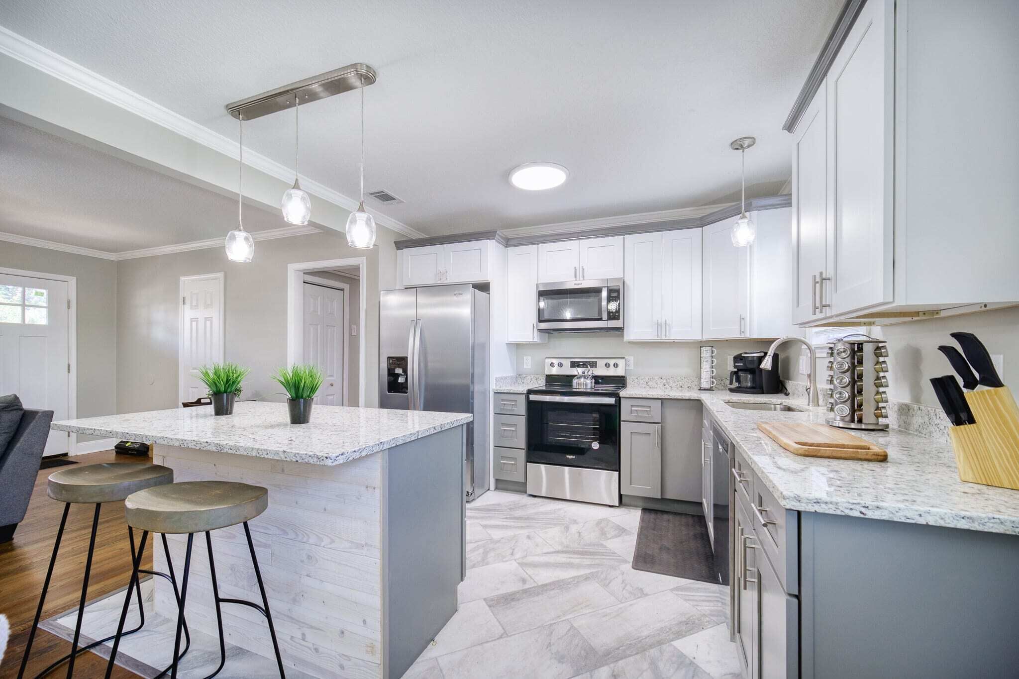 ❤★4 bedroom home next to NAS Jax, Pet friendly, Wifi, grill, fenced backyard, 20