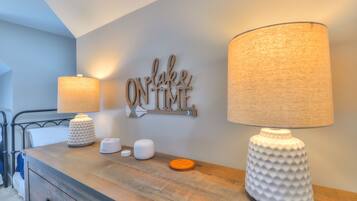 5 bedrooms, iron/ironing board, WiFi, bed sheets