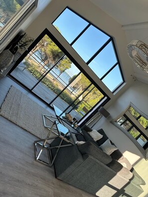 تلفزيون ذكي، مشغل دي في دي