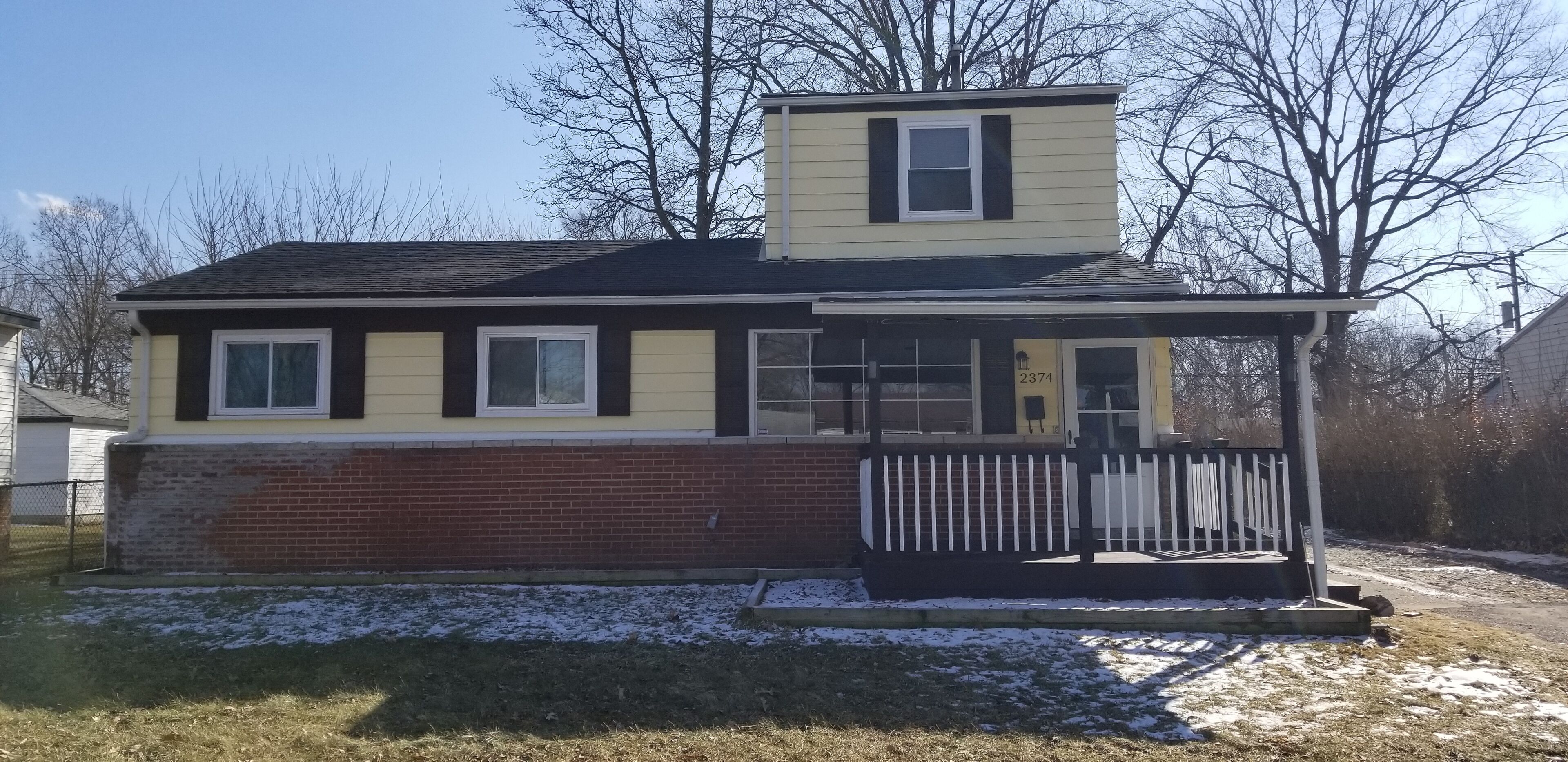 Cozy 6 bedroom home located 14 miles from Detroit Metro Airport.