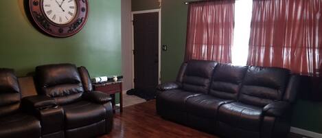 Smart TV, video library, stereo