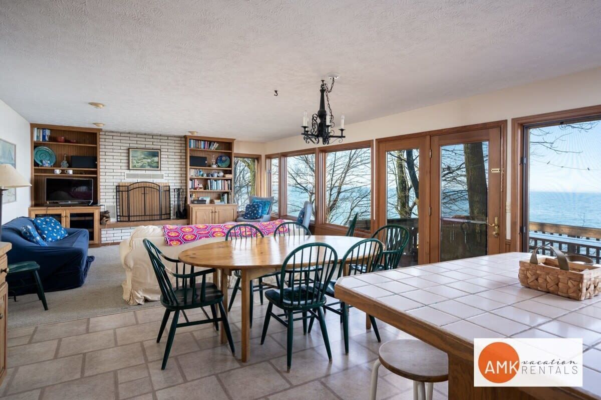 Lake View Beach Home - Private Beach Access