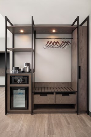 1 bedroom, in-room safe, desk, laptop workspace