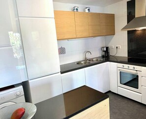 Fridge, microwave, oven, dishwasher - 2 Bed ground floor apartment in prestige golf complex, close to La Cala de Mijas (MIJAS COSTA MIJAS)