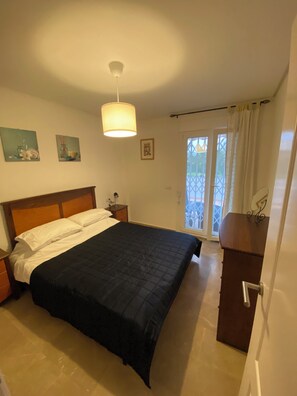 2 habitaciones, tabla de planchar con plancha y wifi gratis 