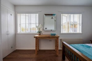 2 Schlafzimmer, Schreibtisch, Bügeleisen/Bügelbrett, WLAN